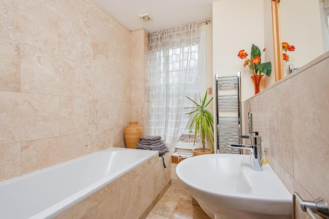 Priory House Apartments Йорк Екстериор снимка